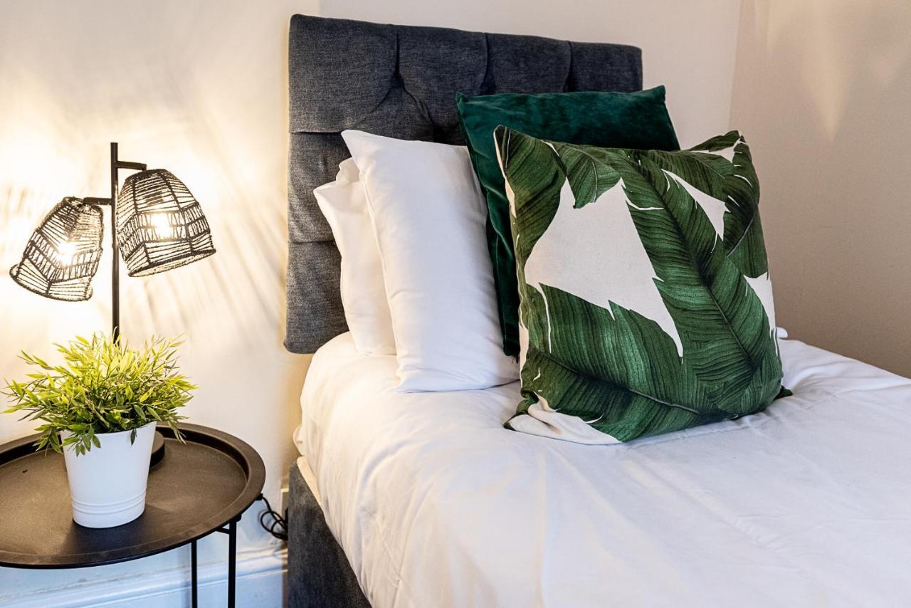 2 Bed, Up To 6 Guests Near Chester City Centre Exterior foto